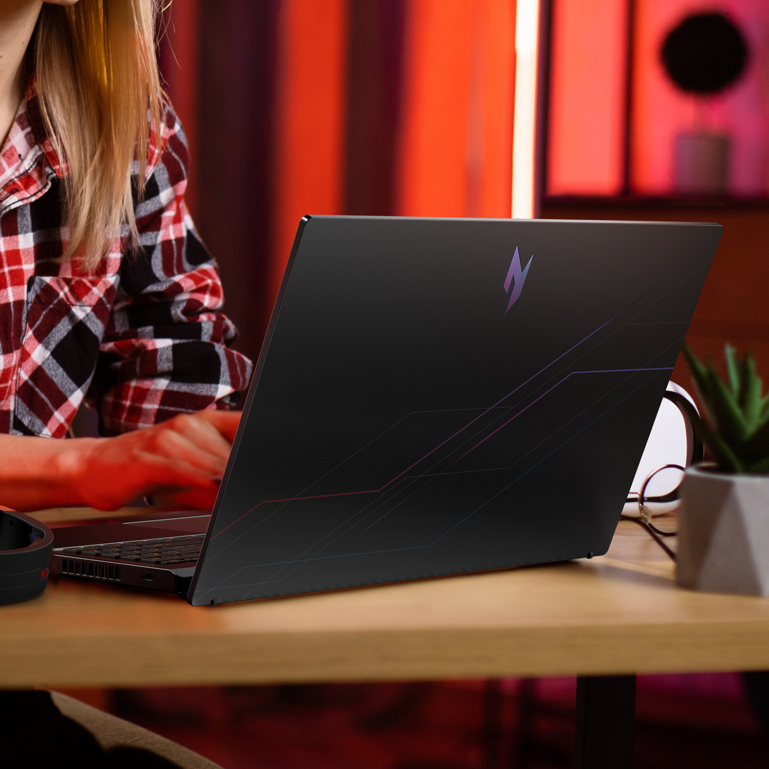 NH.U3NEA.001_Acer-NITRO-V-15-Gaming-Laptop-15.6-inch-AMD-Ryzen-5-16GB-512GB-RTX-5050-8GB-Windows-11-Home_wr_08a